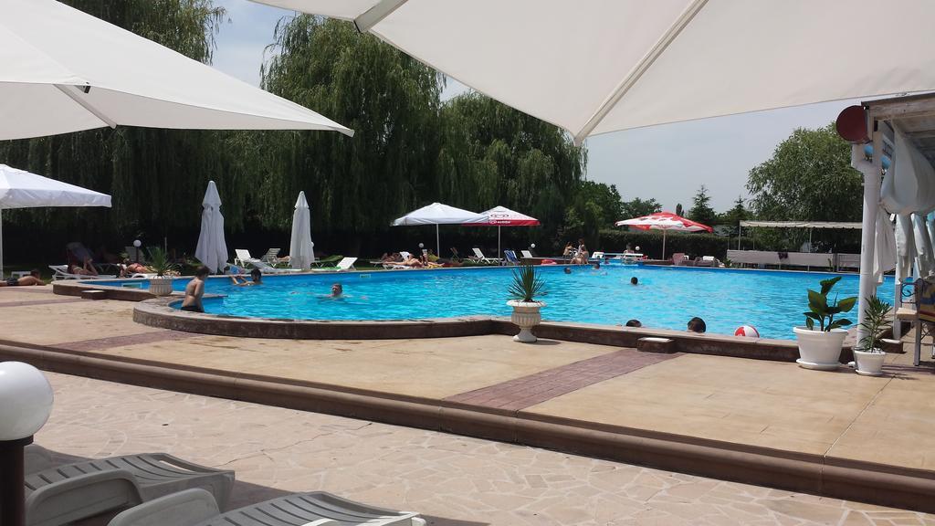 Complex Racic Hotel Voyvodinovo Ngoại thất bức ảnh