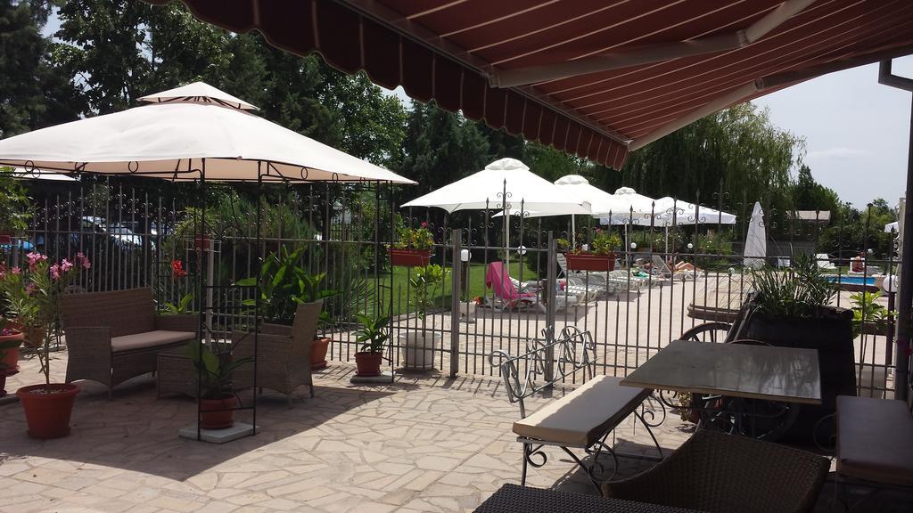 Complex Racic Hotel Voyvodinovo Ngoại thất bức ảnh