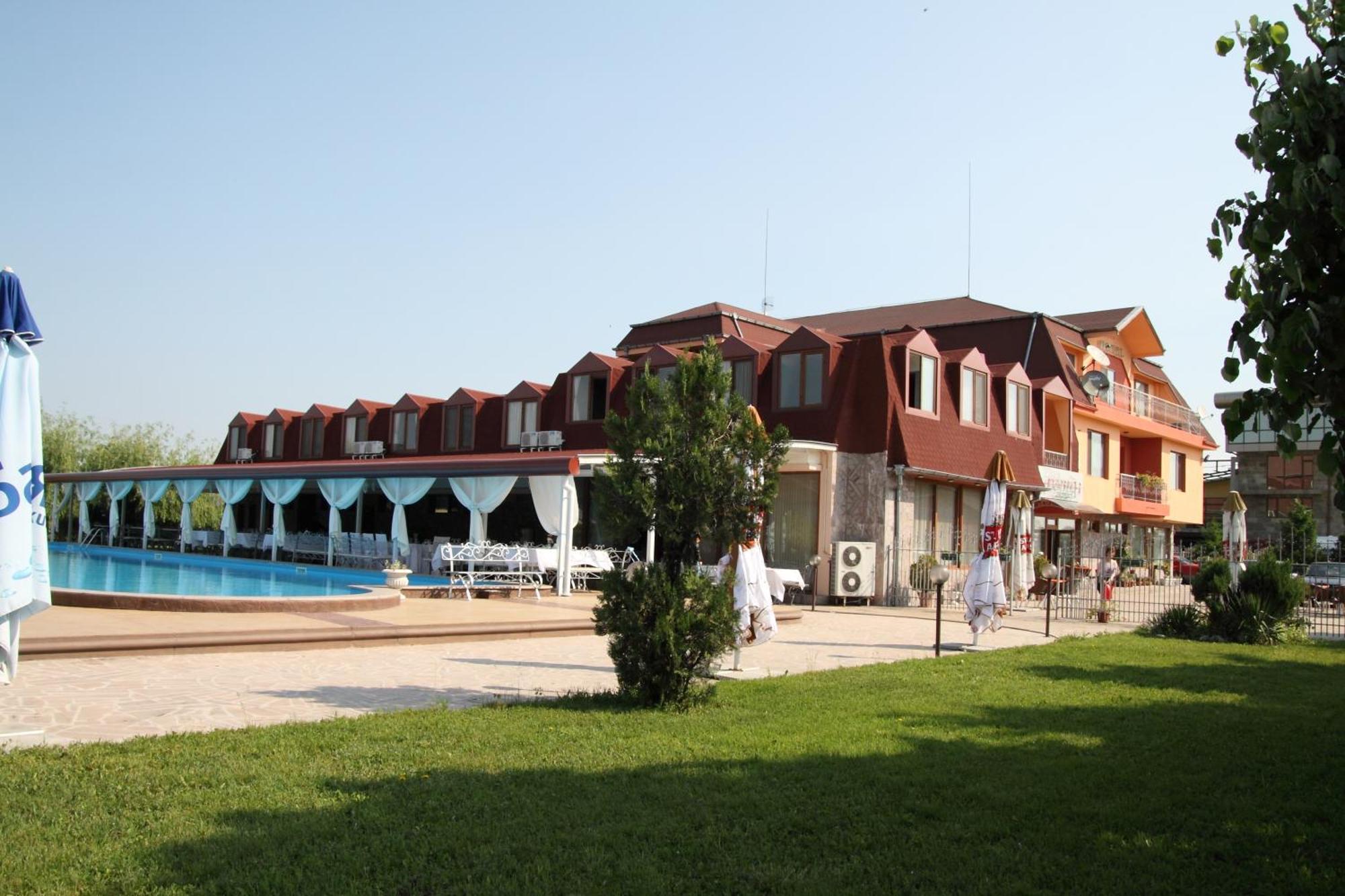 Complex Racic Hotel Voyvodinovo Ngoại thất bức ảnh