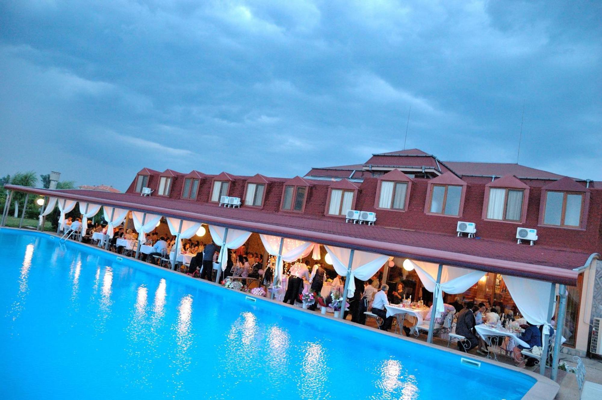 Complex Racic Hotel Voyvodinovo Ngoại thất bức ảnh