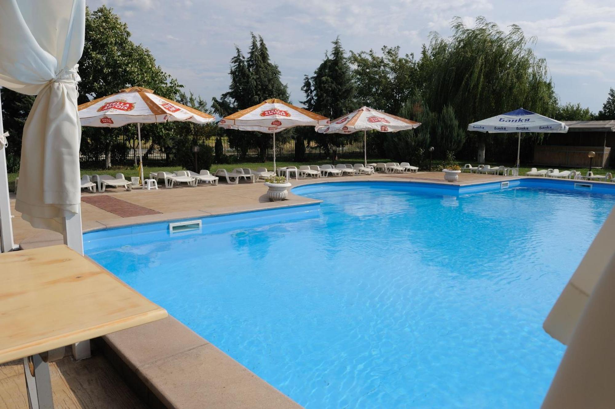 Complex Racic Hotel Voyvodinovo Ngoại thất bức ảnh