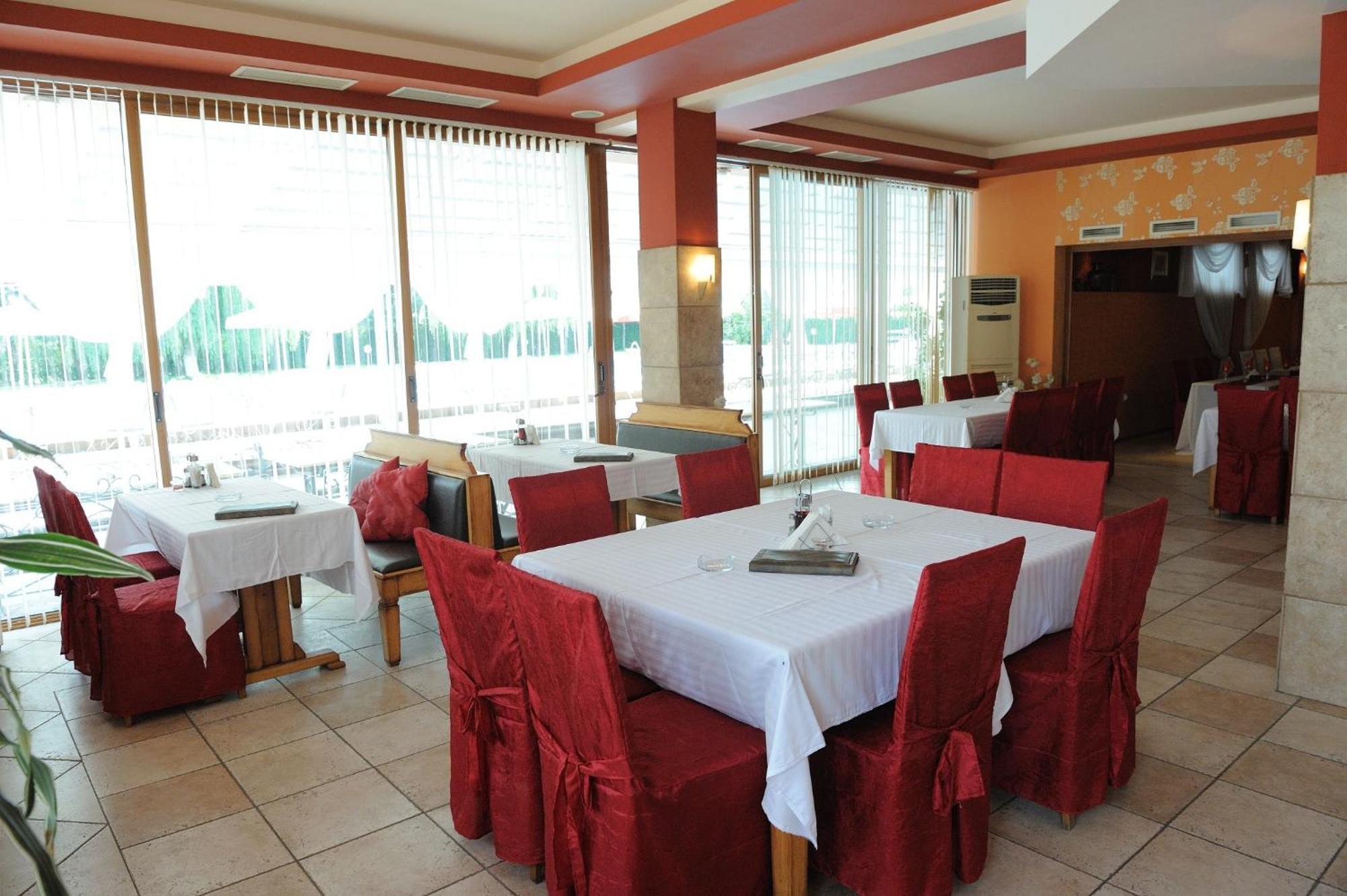 Complex Racic Hotel Voyvodinovo Ngoại thất bức ảnh