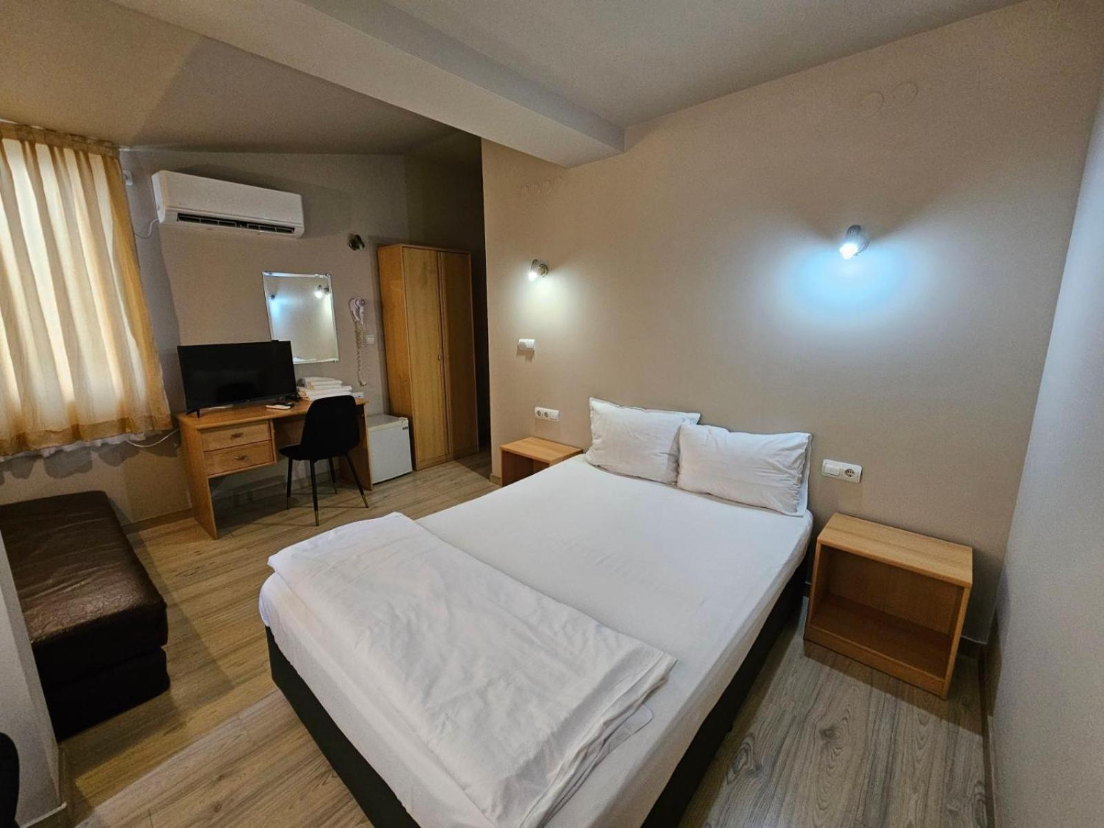 Complex Racic Hotel Voyvodinovo Ngoại thất bức ảnh