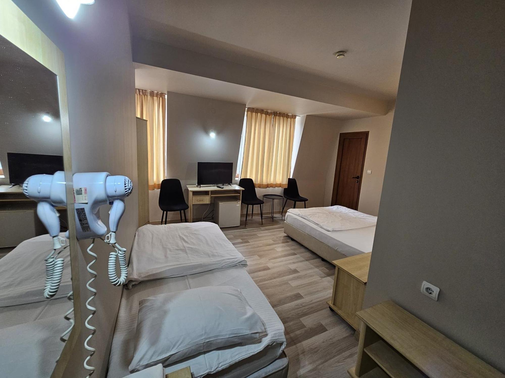Complex Racic Hotel Voyvodinovo Ngoại thất bức ảnh