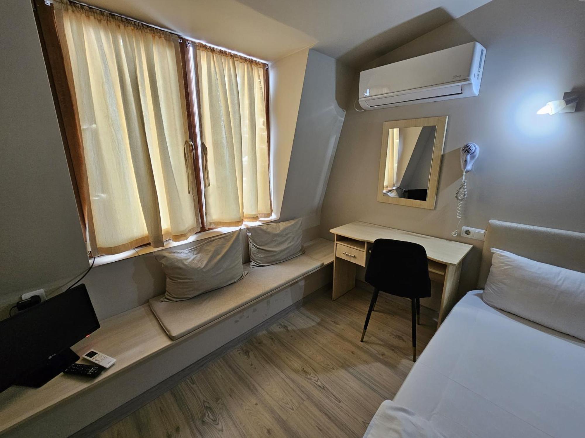 Complex Racic Hotel Voyvodinovo Ngoại thất bức ảnh