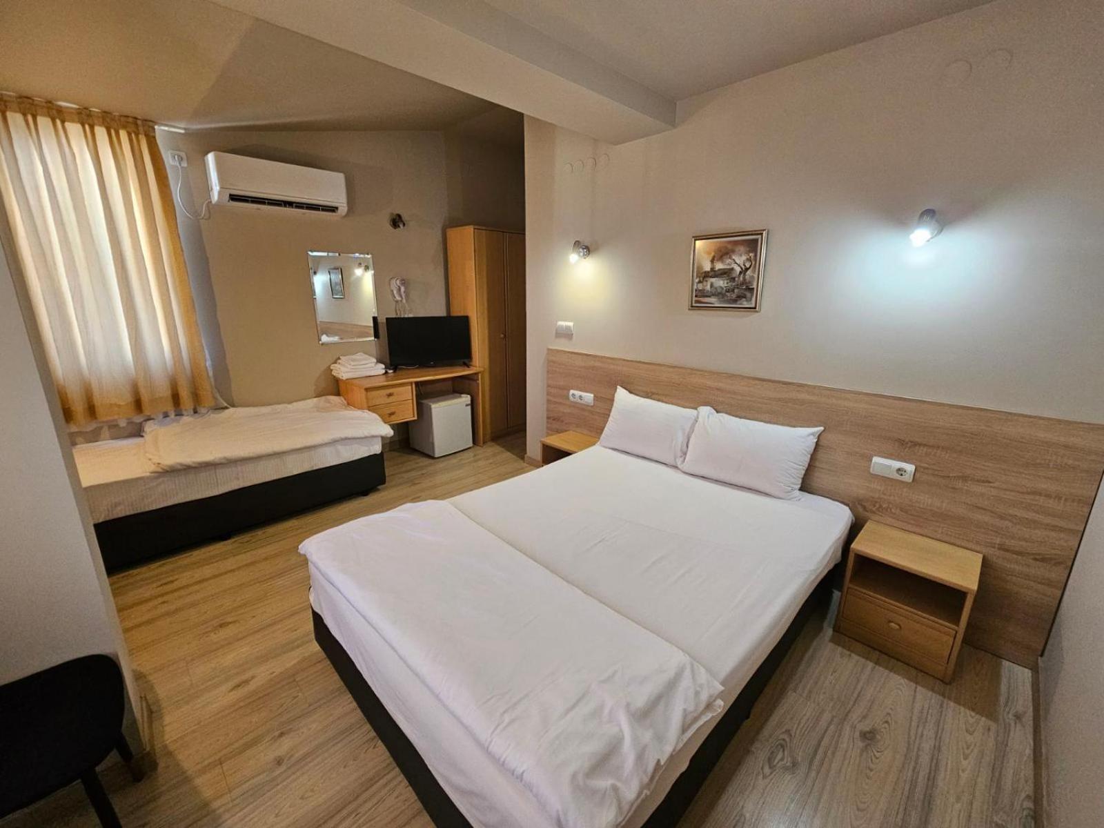 Complex Racic Hotel Voyvodinovo Ngoại thất bức ảnh