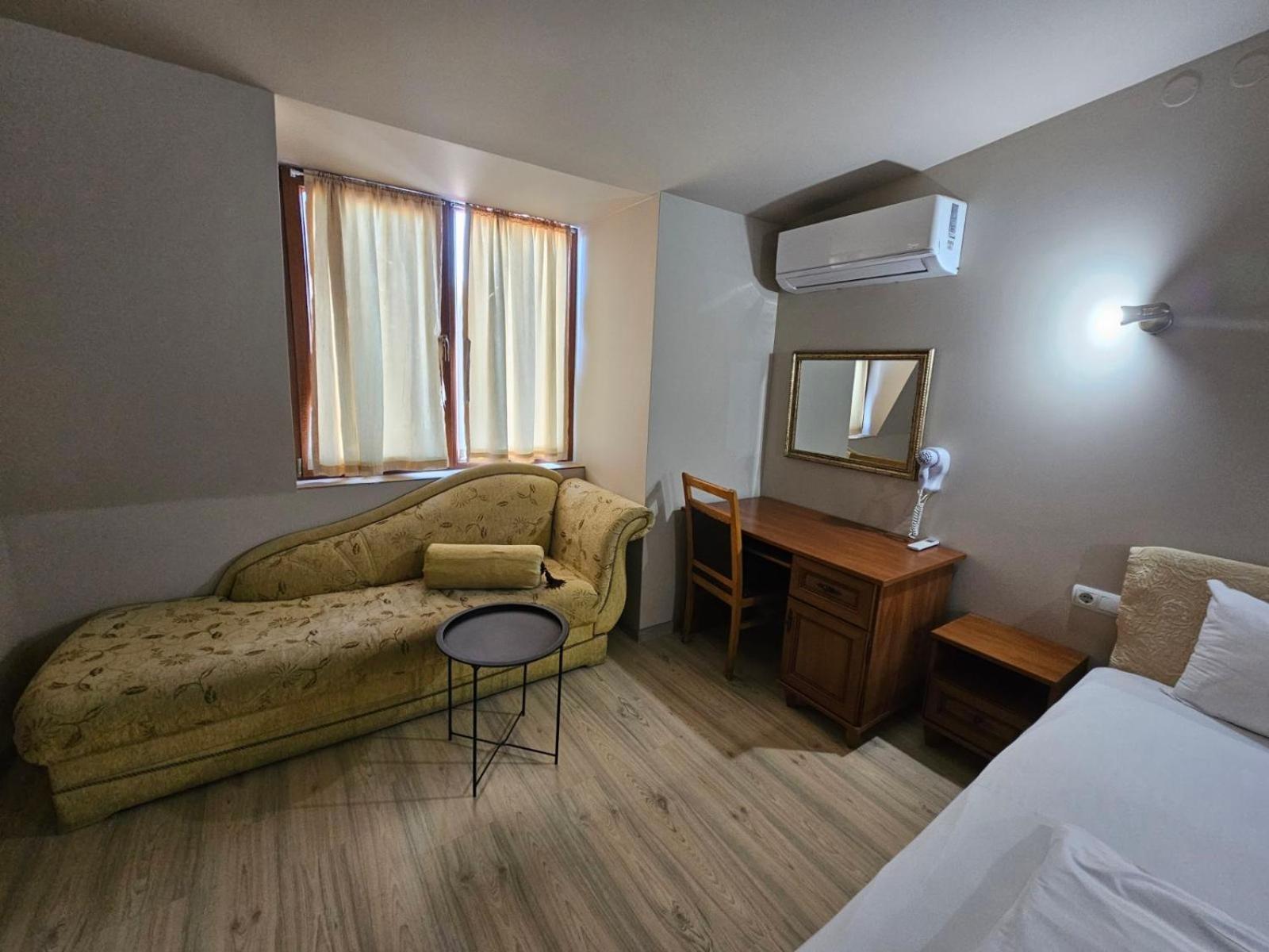 Complex Racic Hotel Voyvodinovo Ngoại thất bức ảnh