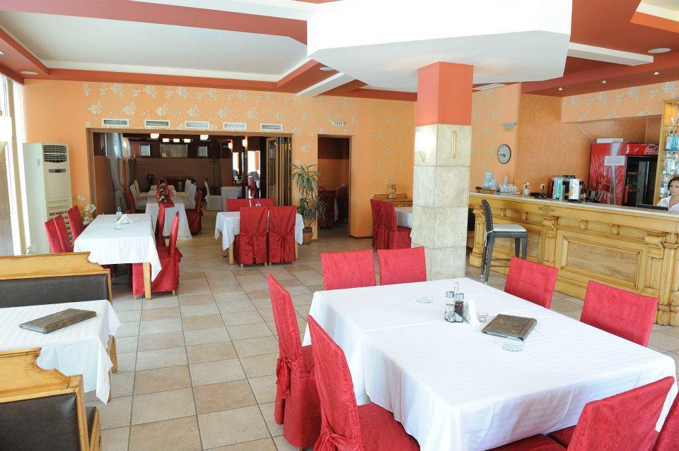 Complex Racic Hotel Voyvodinovo Ngoại thất bức ảnh